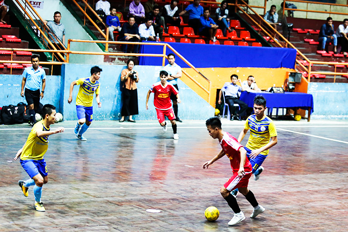 Trận chung kết giữa Nam Phương Khánh Hòa và Trẻ Sanvinest tại giải.