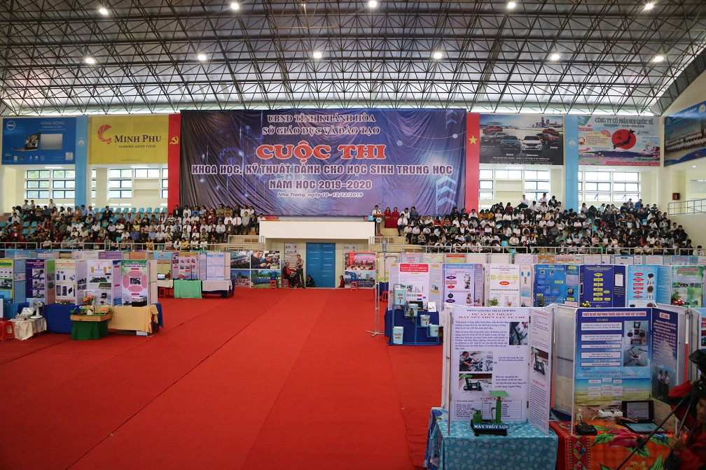 Cuộc thi được tổ chức tại nhà thi đấu Trường Đại học Nha Trang. 