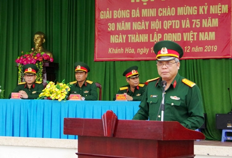 Đại tá Ngô Quang Trung - Chỉ Huy trưởng Bộ CHQS tỉnh Khánh Hòa phát biểu đánh giá giải đấu.