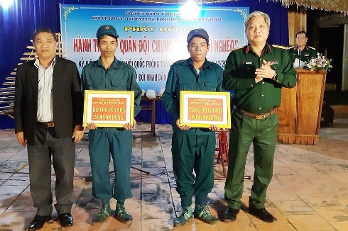 Bộ Chỉ huy Quân sự tỉnh tổ chức nhiều hoạt động giúp đỡ người nghèo