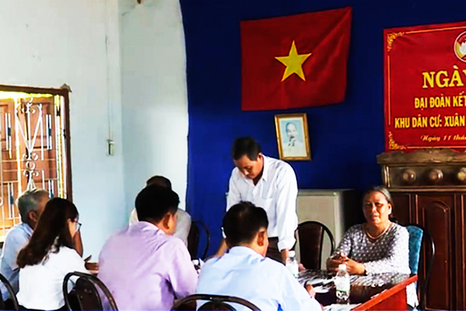 zzThôn Xuân Phú 2 (xã Suối Tiên) tuyên truyền về phòng, chống tác hại thuốc lá thông qua các buổi sinh hoạt của thôn.