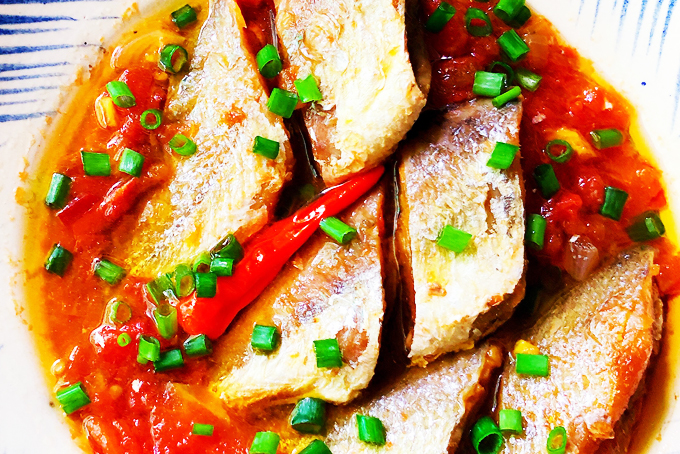 Cá đù khô kho cà chua