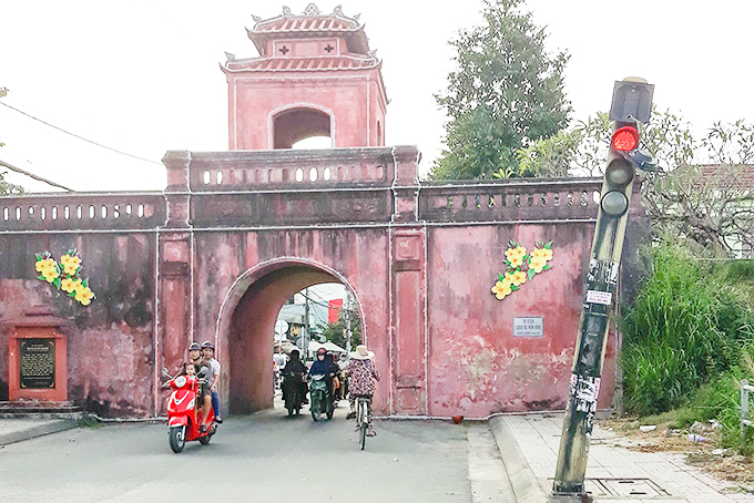 Đèn tín hiệu giao thông bị nghiêng