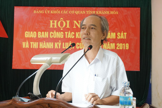 Ông Phan Hồng Thái - Phó Bí thư Thường trực Đảng ủy Khối các cơ quan tỉnh Khánh Hòa phát biểu chỉ đạo.