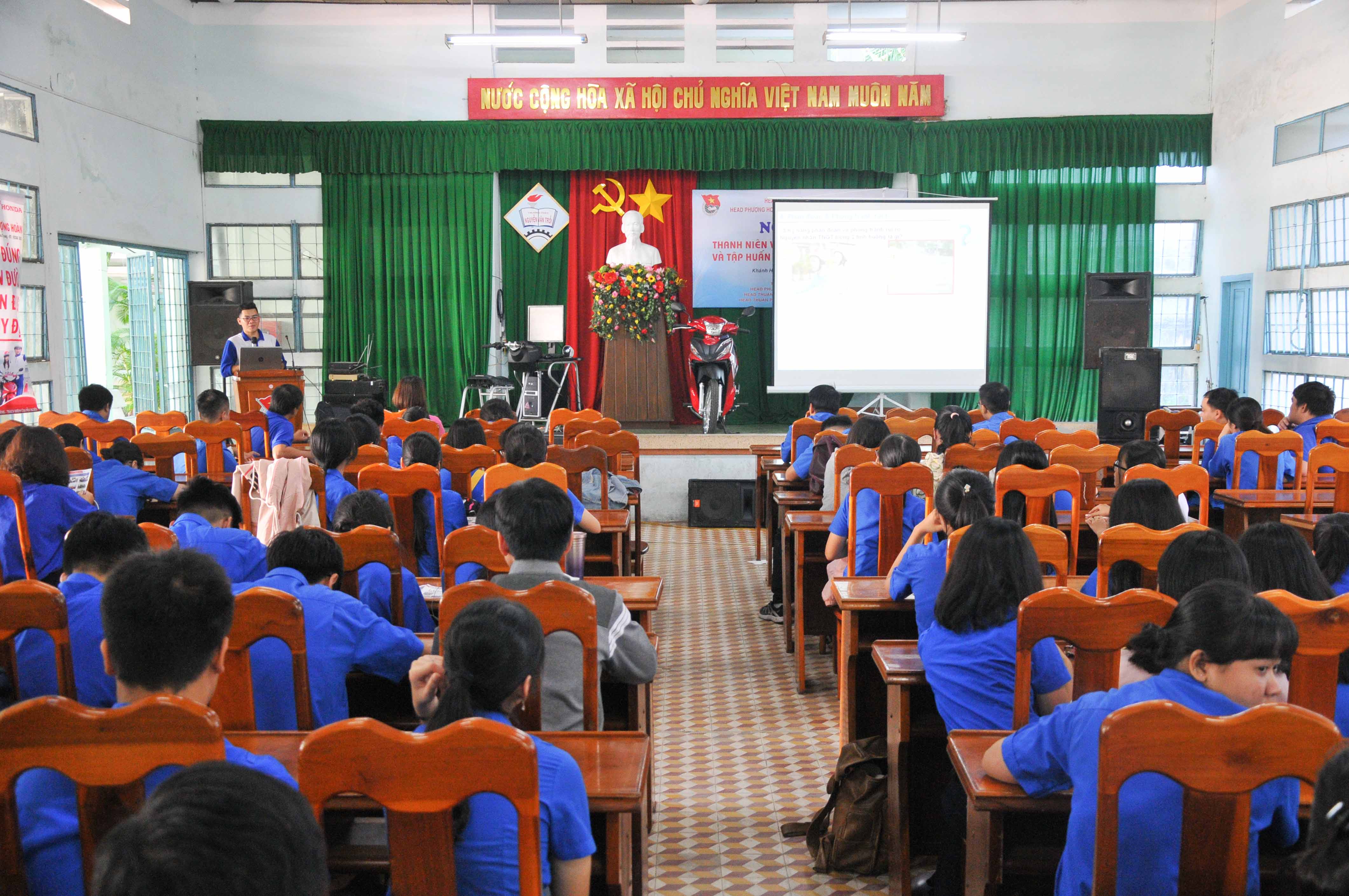 Tập huấn kiến thức giao thông cho hơn 200 đoàn viên, thanh niên