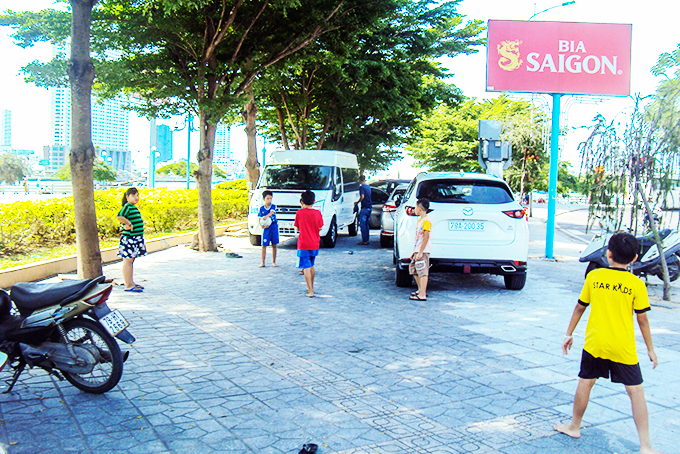 Công viên thành bãi đậu xe