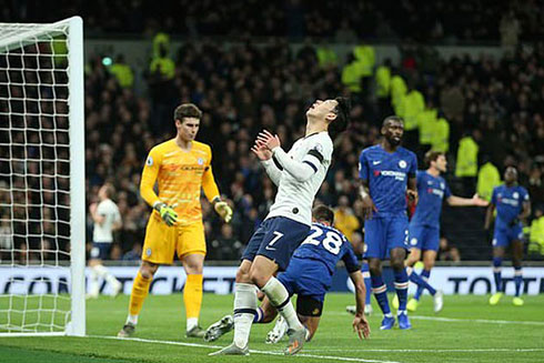 Tottenham của Mourinho nhận thất bại đau đớn 0-2 trước Chelsea của Frank Lampard.