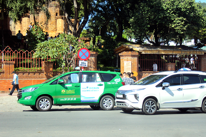 Có biển cấm nhưng vẫn dừng đỗ xe