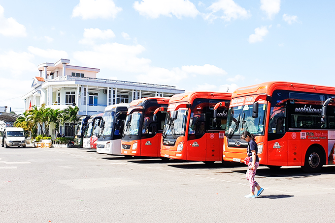 Các doanh nghiệp chuẩn bị đủ phương tiện để phục vụ hành khách dịp Tết Nguyên đán 2020.