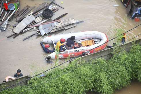 Khu vực trung tâm Jakarta chìm trong biển nước.