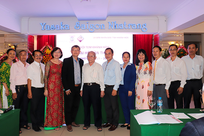 Ban chấp hành nhiệm kỳ mới của Hội Tem Khánh Hòa ra mắt Đại hội. 