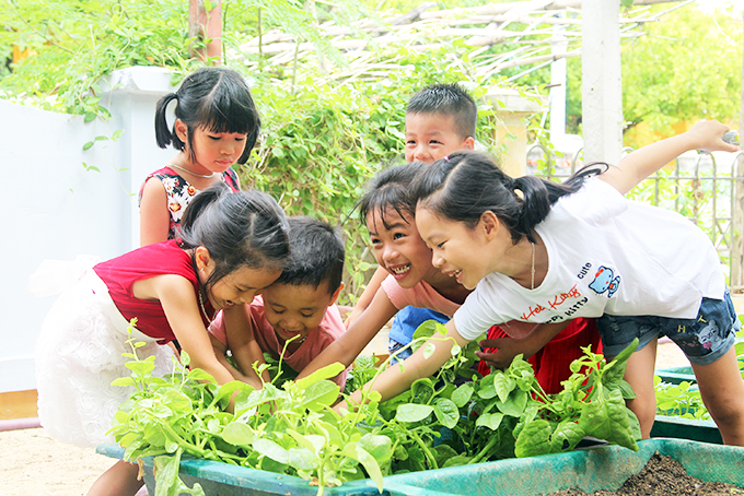 Nụ cười của các em thiếu nhi ở Trường Sa. 