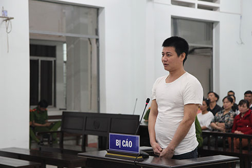 Cãi nhau, lấy dao đâm chết hàng xóm