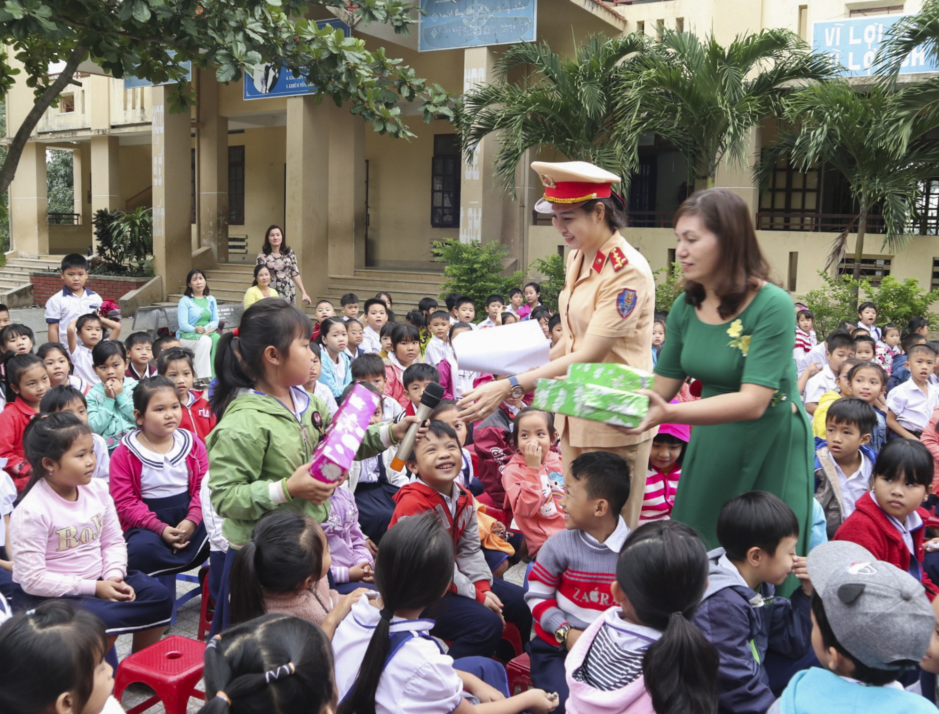 Gần 1.000 học sinh được tuyên truyền an toàn giao thông đường sắt