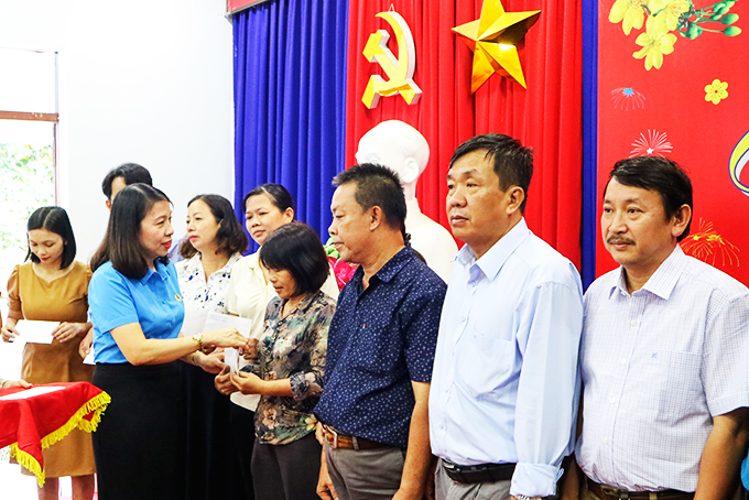 Quan tâm đời sống nhà giáo, người lao động