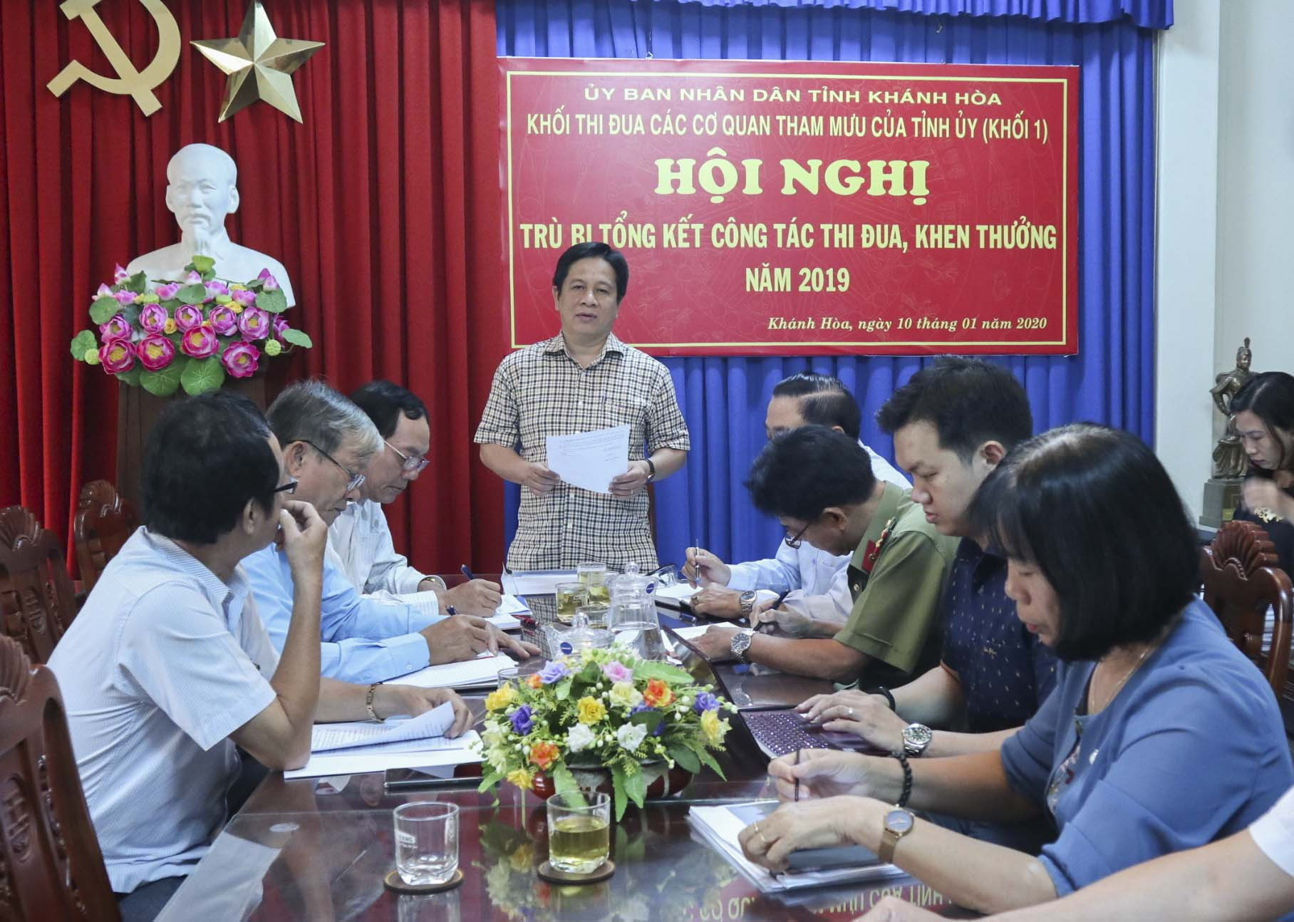 Đồng chí Hồ Văn Mừng phát biểu chỉ đạo tại cuộc họp.