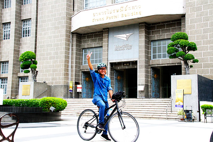 Tòa nhà bưu điện Thái Lan là điểm dừng chân trong hành trình đạp xe khám phá Bangkok.