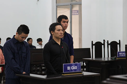 Thuê người đánh dằn mặt, cả nhóm vào tù