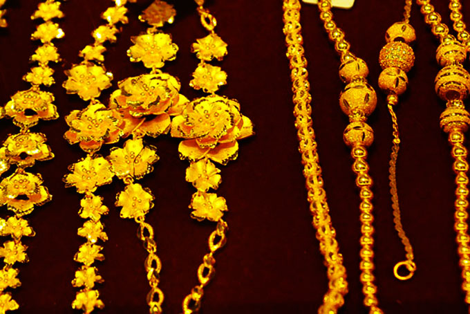 Giá vàng trong nước và thế giới cùng đổ dốc