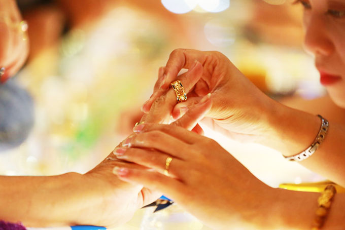 Giá vàng ngày 15.1: Gắng gượng đi lên