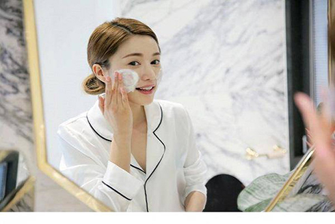 Hãy chắc rằng bạn đã thực sự rửa mặt đúng cách trước khi hỏi tại sao da mãi không đẹp lên. 