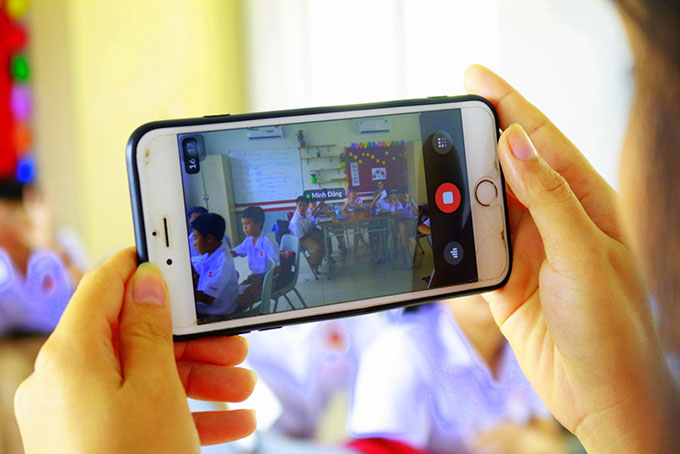 iết học Toán của cô Thương -  iSchool Ninh Thuận với ứng dụng Plickers khuyến khích học sinh hoàn thành bài trắc nghiệm trong thời gian ngắn nhất.