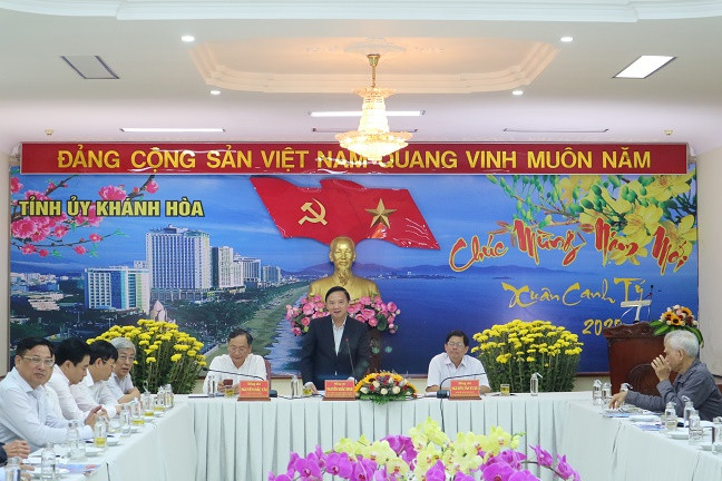 Ông Nguyễn Khắc Định phát biểu tại buổi gặp mặt. 