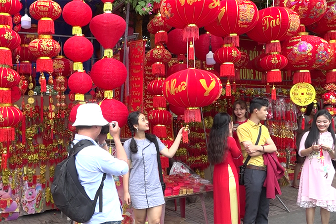 VIDEO: "Phố lồng đèn" – sức hút mùa du lịch Nha Trang