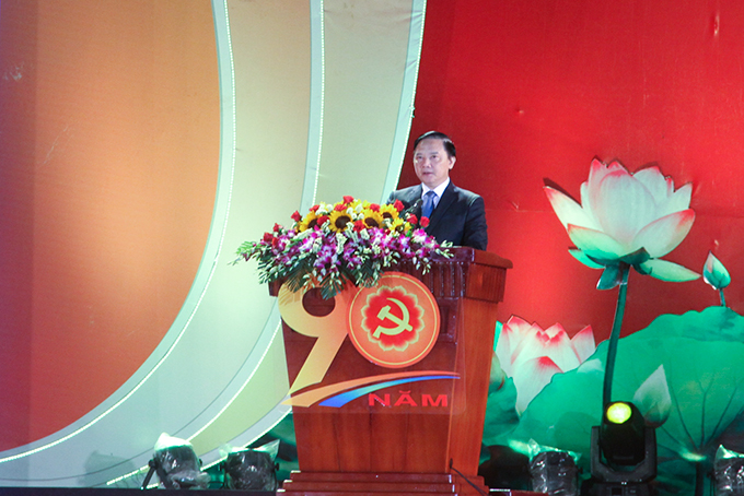 Nguyen Khac Dinh delivering speech celebrating the 90th founding anniversary of the Communist Party of Vietnam