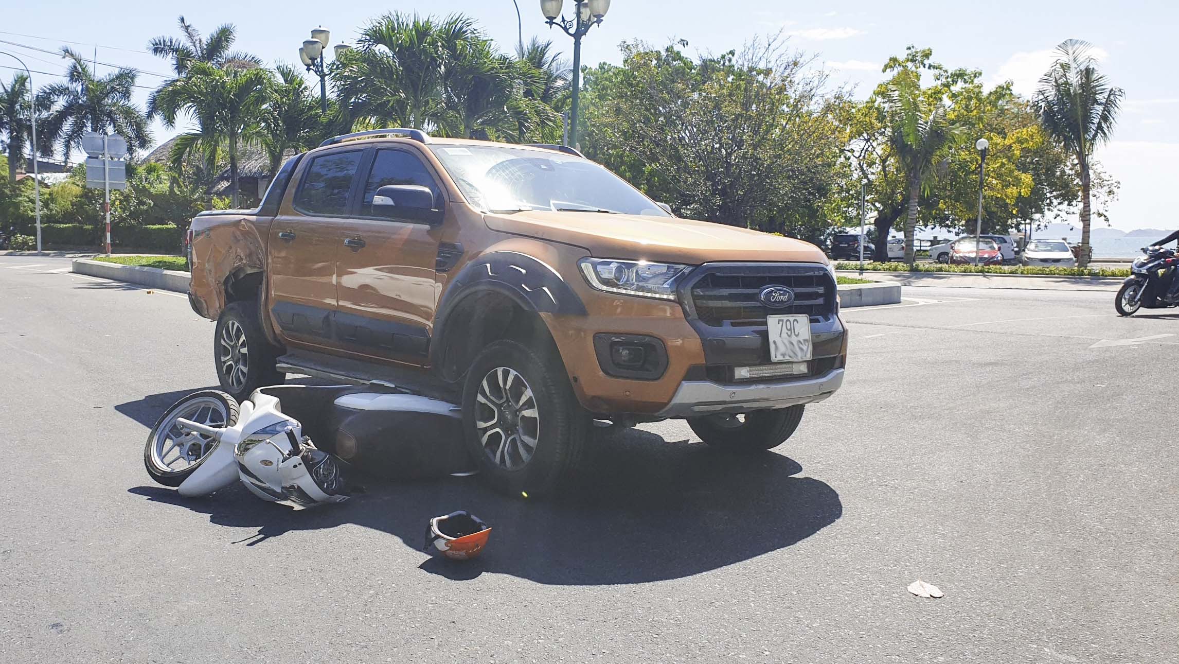 Va chạm với ô tô, 1 người bị thương