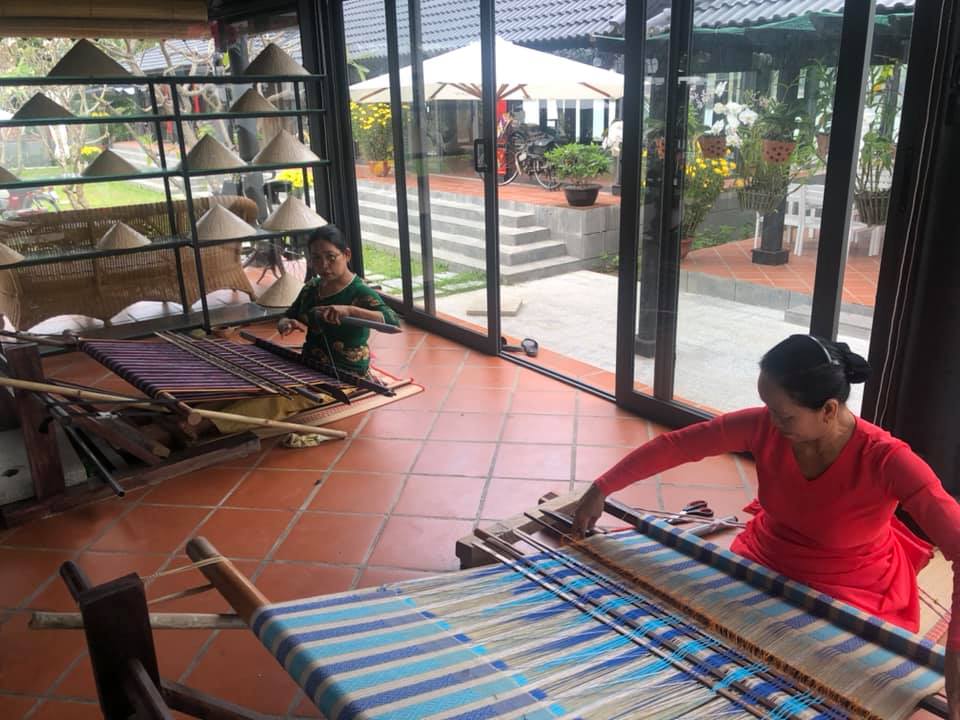 Cham artisans are making brocades