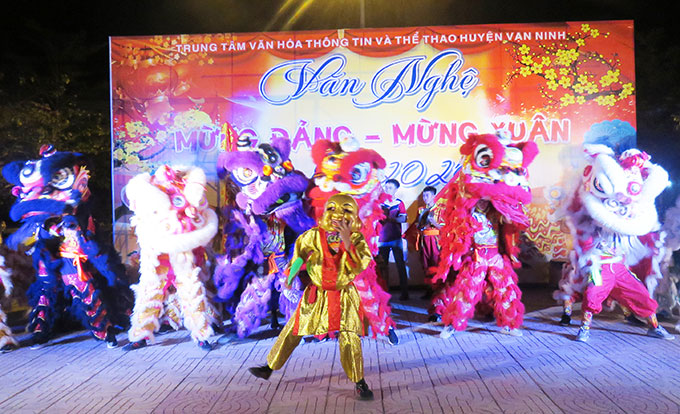 Không khí đón chào năm mới tại huyện Vạn Ninh