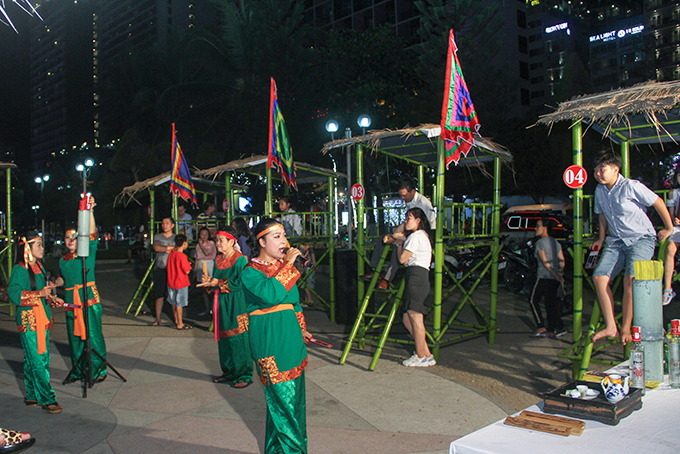 Ngày xuân chơi hội bài chòi
