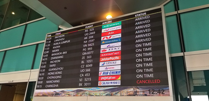 Thông báo của sân bay cho thấy một chuyến bay khởi hành từ Bắc Kinh, Trung Quốc lúc 19h15 hôm nay đã bị hủy