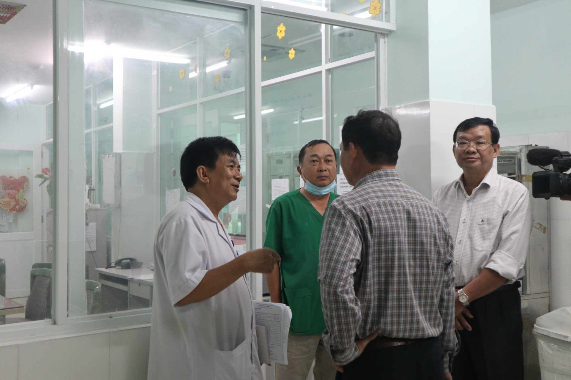 Lãnh đạo Sở Y tế tỉnh Khánh Hoà kiểm tra tại Bệnh viện Bệnh nhiệt đới tỉnh Khánh Hoà