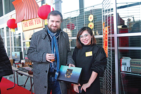 Hải Yến Nha Trang giới thiệu sản phẩm Blue Coffee tại Hội chợ Tết Việt &quot;Tinh hoa Việt Nam&quot; ở Cộng hòa Pháp