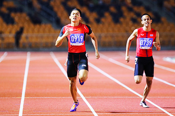 Nhat Hoang (left) competing in men’s 400m