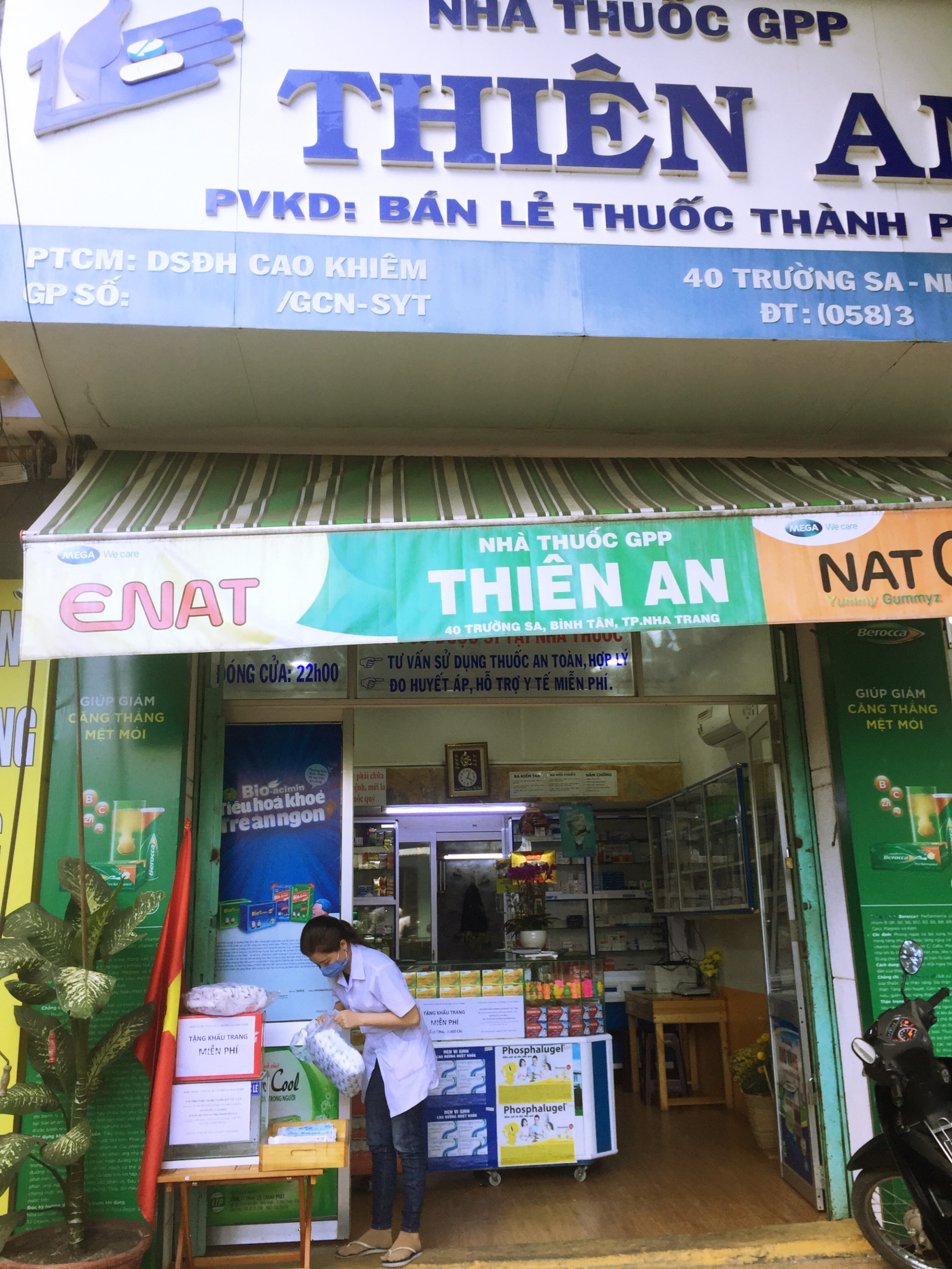 Nhà thuốc Thiên An cung cấp khẩu trang y tế miễn phí cho người dân