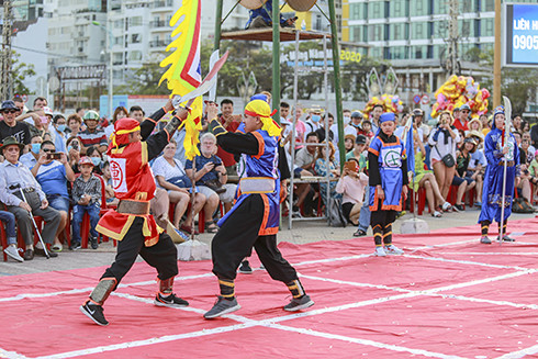 Human chess performing martial art movements Tet 2020 human chess competition  