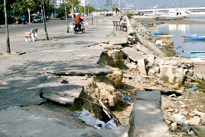 Bờ kè khu dân cư Hòn Rớ bị sụp lở