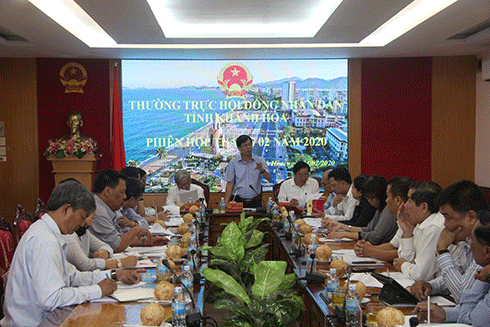 Ông Nguyễn Tấn Tuân phát biểu tại phiên họp