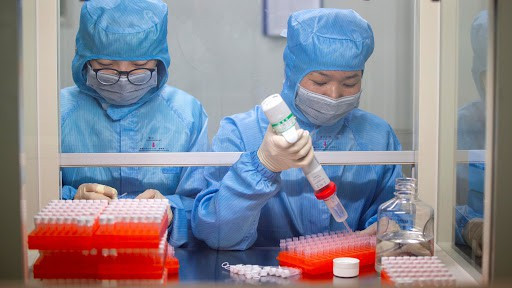 Trung Quốc phê duyệt sử dụng bộ dụng cụ xét nghiệm virus corona mới. Ảnh minh họa: Reuters