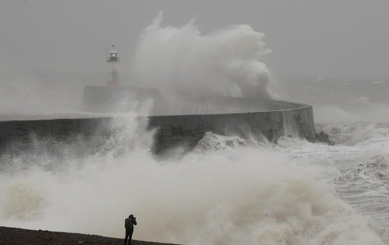 Các nước châu Âu chịu ảnh hưởng lớn vì bão Ciara. Ảnh: Reuters