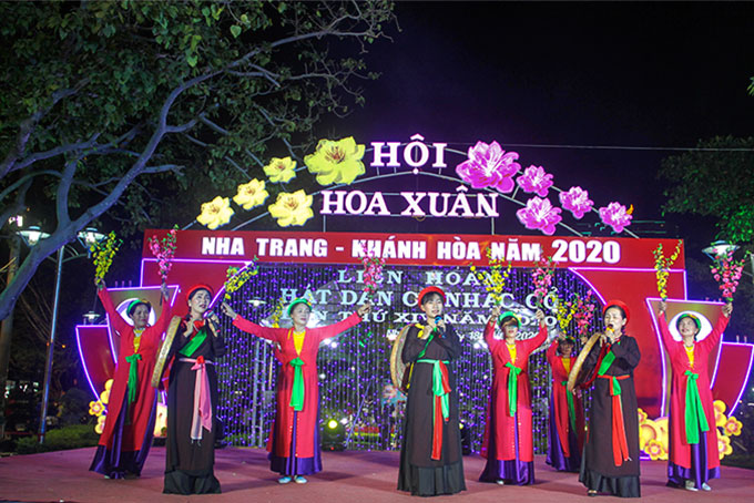 Tiết mục biểu diễn dân ca quan họ của đội Lộc Thọ - Phước Tân  tại liên hoan dân ca, nhạc cổ năm 2020.    