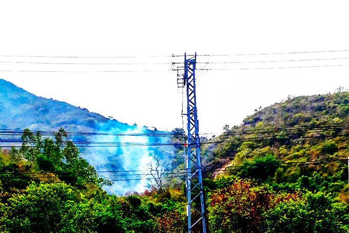 Tàu cá gây mất an toàn cho du khách