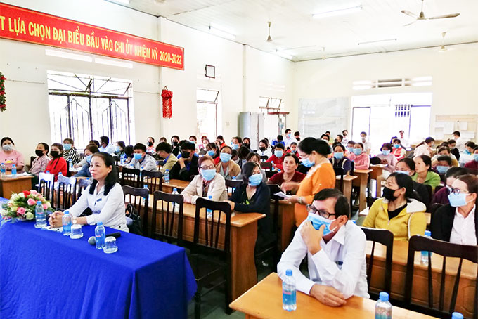 Một buổi tuyên truyền phát triển đối tượng tham gia bảo hiểm xã hội tại phường Ninh Diêm.