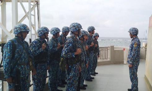 Cán bộ, chiến sĩ đảo Nam Yết tổ chức huấn luyện.