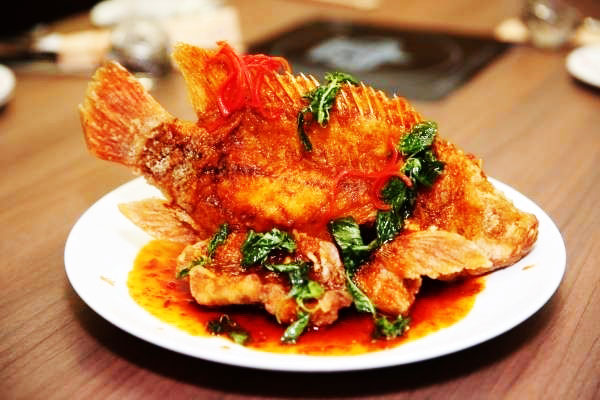 Cá chiên sốt chua ngọt