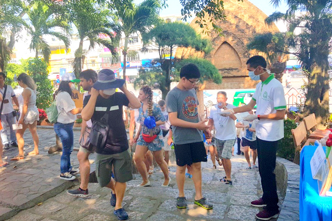 30,000 face masks to be offered to tourists