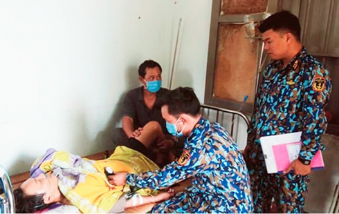 Đảo Sinh Tồn cấp cứu 1 ngư dân Khánh Hòa bị nạn khi lặn biển